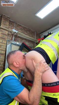 itapapixxl: Zwaargeschapen rijpe Itapapixxl zonder condoom zijn roodharige handelaar - enorme creampie...