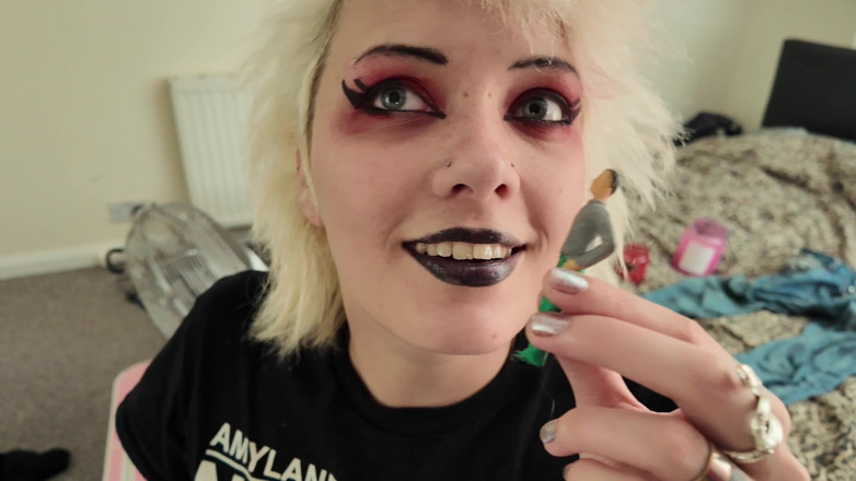 Glitterqueen1999: Mov Giantess and Her Boyfriend - Shrinking and Roleplay