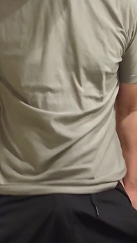 爸爸想要你在他的鸡巴上吹云。你能为我做到这一点吗？特别注意和为每个人准备的免费未发布视频