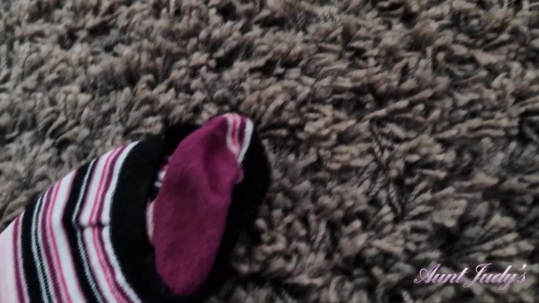 Aunt Judy's: 거유 아마추어 밀프 Wanilianna와 함께하는 섹시하고 발정난 운동