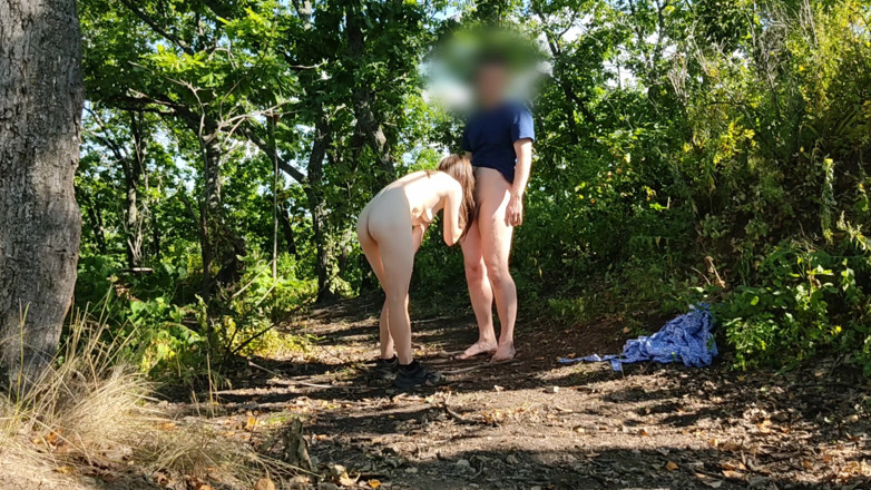 MissPopa: Seksuele vermaak in het bos