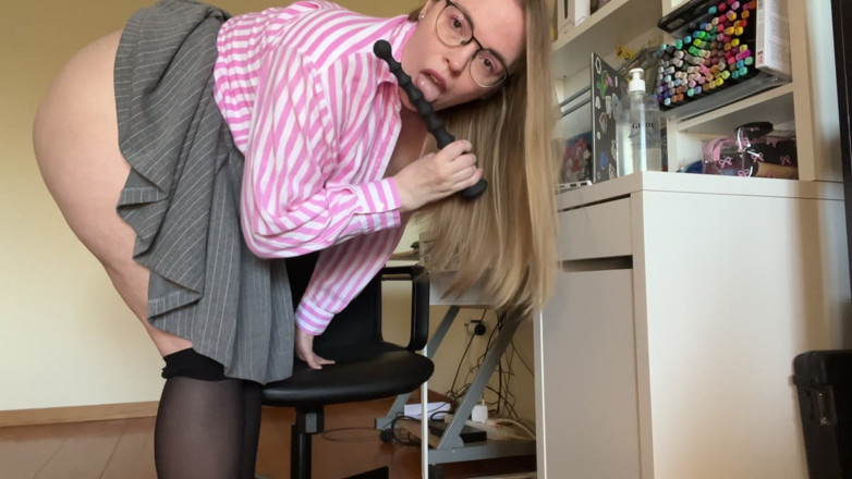 bitetwin9: Anal Hole Close up Examination by Her Boss