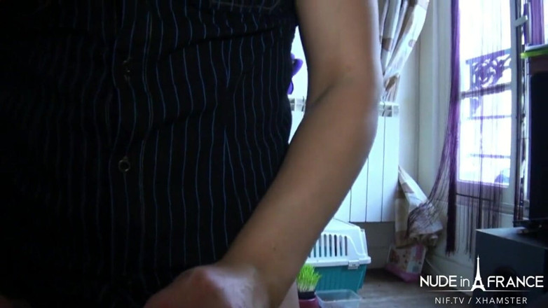 Nude in France: Rekaman seks si rambut cokelat Prancis kurus dan berbulu disetubuhi...