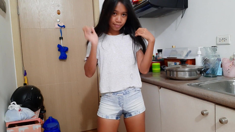 creamberryfairy: Pee in My Jean Short with Buttplug