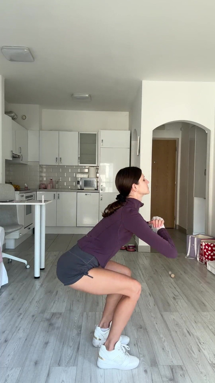 Gina Gerson: 健身房和阴户手淫后的个人下流话
