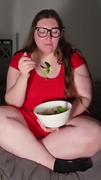 Asmr Huge Salad Mukbang: BBW Crunching e Gulping