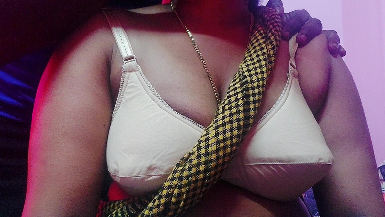 Desi Mohini: प्रेमी के साथ मोहिनी भाभी होटल के कमरे में सेक्स करते हुए पकड़ी गई