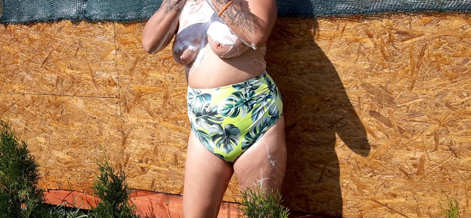 LizAngel: My boobs with foam and water