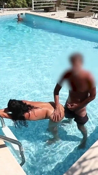 Versaute spermaparty in der Luxus-Villa! Freie Löcherauswahl