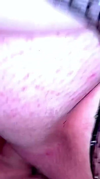 Tlustá PAWG nacpe do její kundičky dvě dokovací stanice