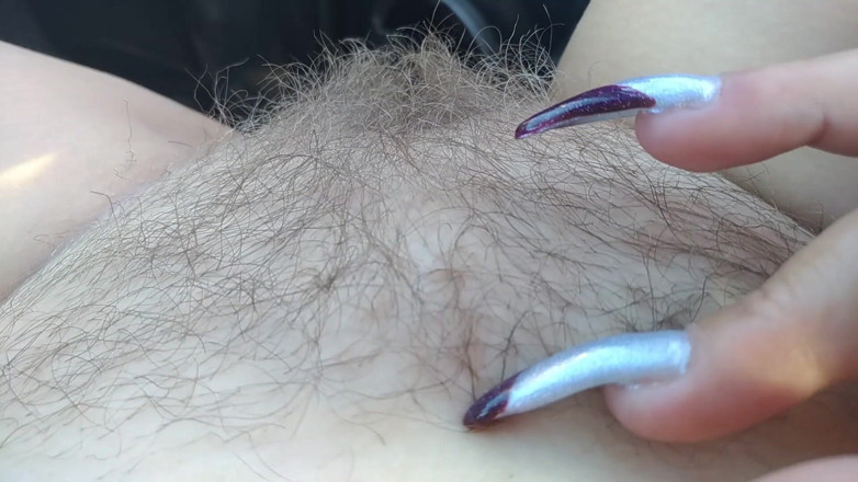LizAngel: Has grown curls on her pubis