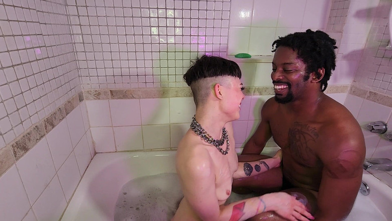 Magenta Lexx: Banyo Zamanı