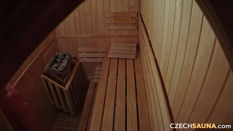 Czech Sauna: Sauna checa 24: maravilla de tetona, rebotando por todas partes