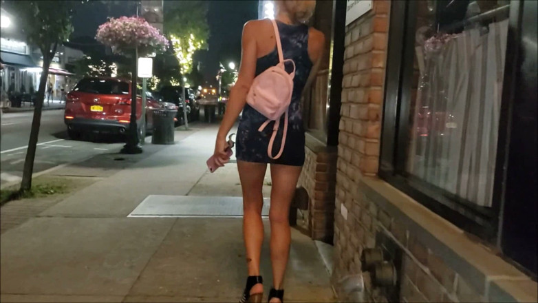 Fantasy Milf: ストリートMILFノーパンティ
