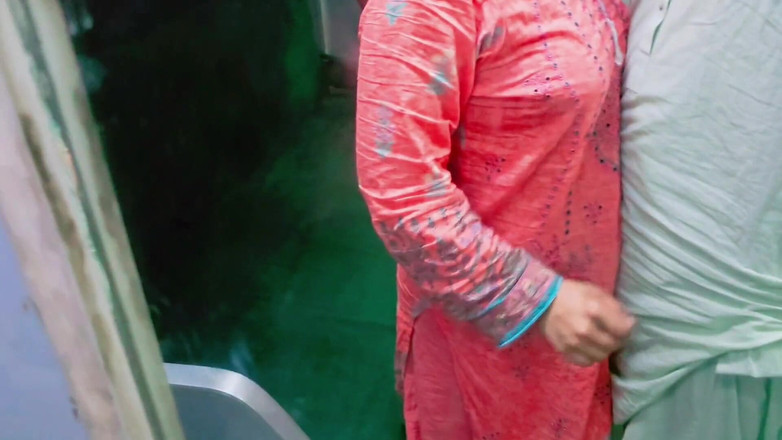 Faryal: Romance in Train-meet Random Gorgeous Girl in Train