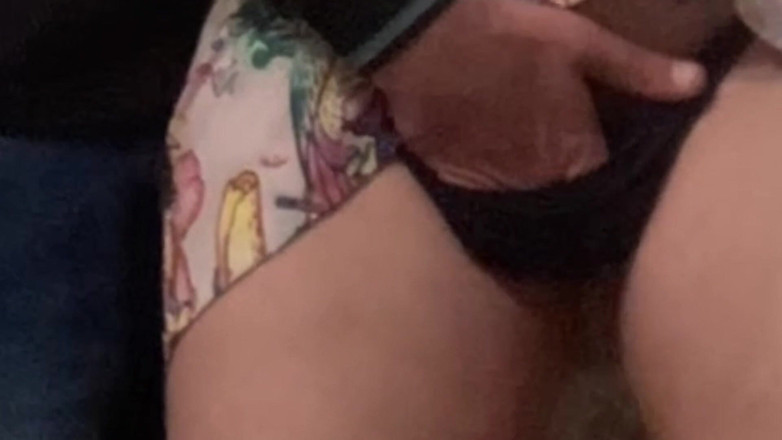 Niki studio: Cizinec Challange - Žádám cizince, aby prstil moji kundičku v metru