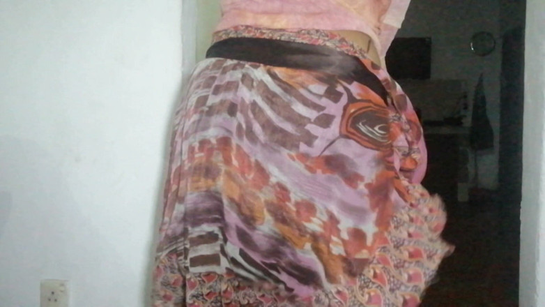 Tina Baby: Indiana empregada vestida com a roupa sexy da esposa e...