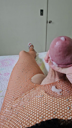stefanspace96: Oh sayang, itilnya bikin muncrat dengan sepatu hak tinggiku yang...