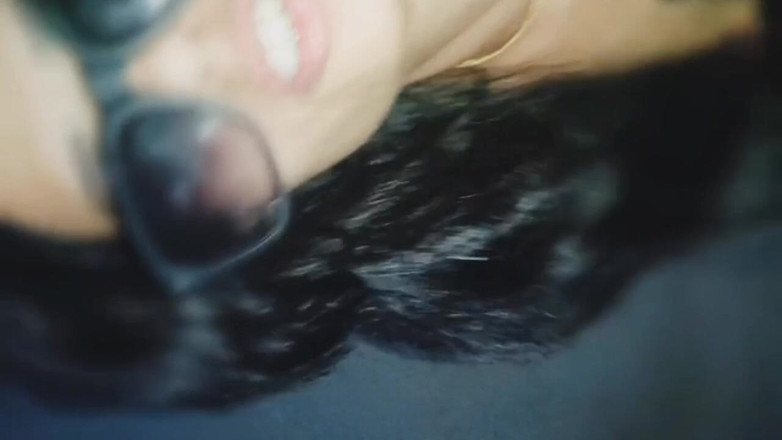 Hot Sis: Latika裸体展示完整的胸部和阴户性爱