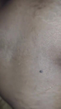 Une bhabhi desi bengali aux seins gorgés de lait se fait presser et baiser