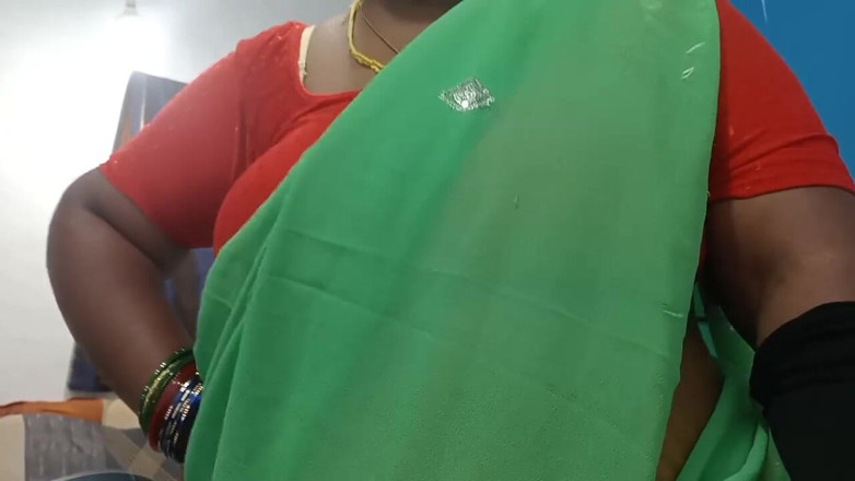 Veni: Mama vitregă tamilă l-a prins pe fiul vitreg masturbându-se și l-a...