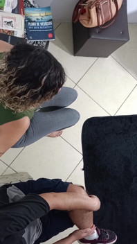 Între timp, în sala de așteptare a medicului dentist.