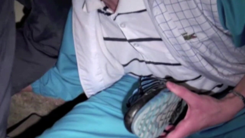 Sneaker gay: Ruik sportschoenen en zuig lul