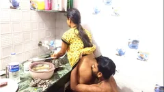 La ragazza indiana fa sesso duro in cucina mumbai