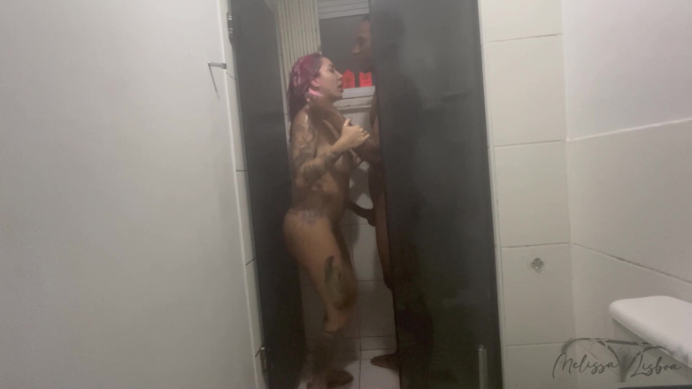 MaikinhoLisboa: Kocası işe gittikten sonra benimle duşa girdi, çok yaramazdı