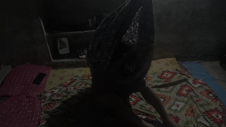 Hharr9898: Hintli üniversiteli kızlar erkek arkadaşını sikiyor