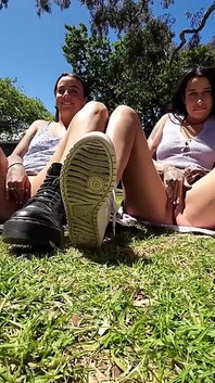 Dua cewek nakal asal aussie diajak ngentot dan dientot di kamar mandi