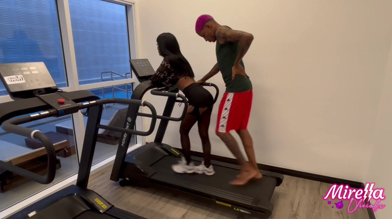 Mirellaoficialx: Ja, szczupła, silikonowana dziewczyna z Smart Fit