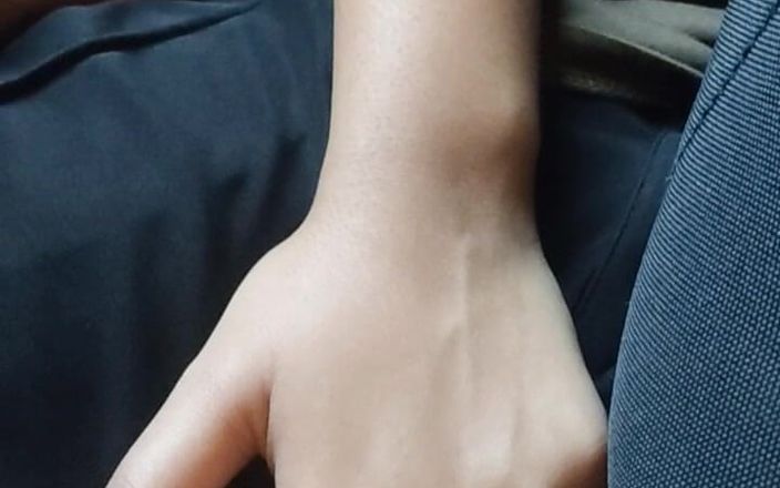 Hotfuck20: She Lovess to Give Me Handjob on Bus