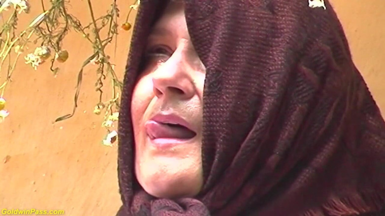 Goldwin pass: Prsatá chlupatá babička drsně venku ošukaná jejím mladým klukem