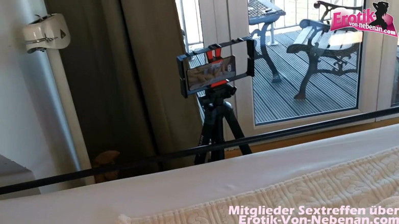 Erotik Von Nebenan: Oleada magrinha de cabelos curtos Milf chupa o pau enquanto...