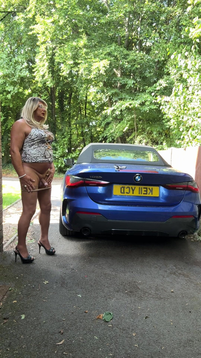 Kellycd2022: 穿着白色动物印花连裤袜和高跟鞋的性感 Crossdresser Kellycd2022