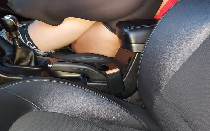 Step Mommy: 穿着性感内衣的熟女客户在公共场合被出租车司机干