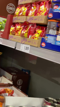 Extrem riskanter handjob im supermarkt, abgewischtes sperma auf produkt:p!
