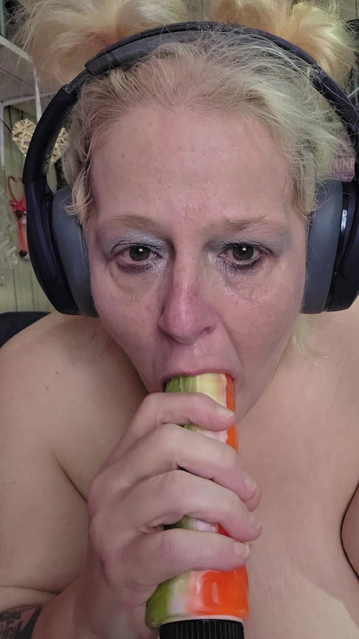 HerculesnVENUS: この娼婦の口に大きなパイプを塞がれた