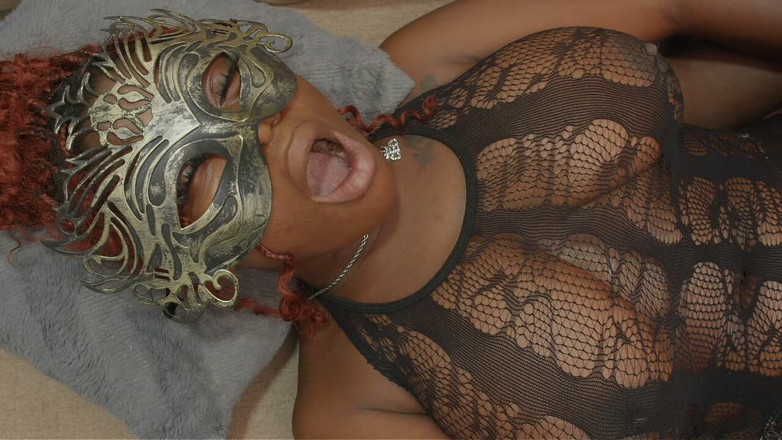 Big Layla: Tettona &amp; SSBBW giocano con i loro giocattoli sessuali