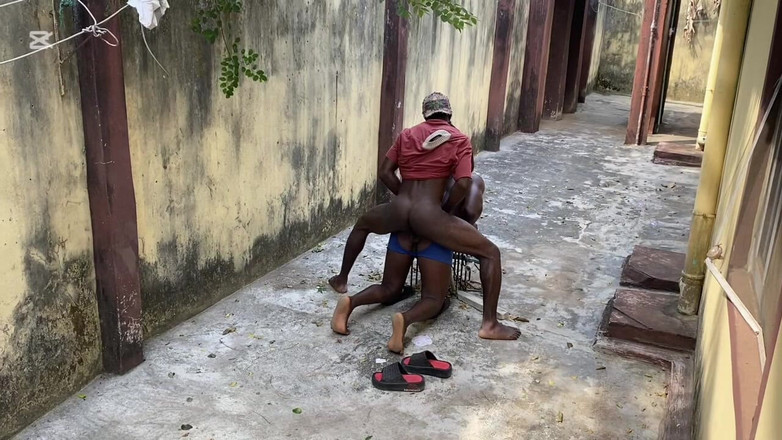 Bigmigh: Styvfar och stor röv