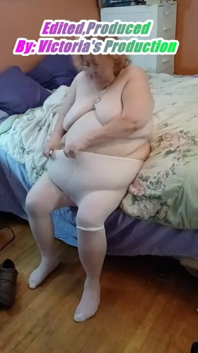 BBW nurse Vicki adventures with friends: 胖美女护士vicki为你戴上白色内裤软管！