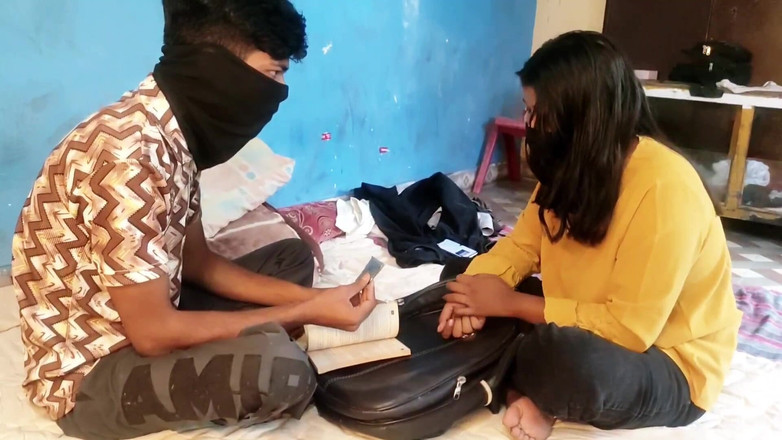 Indian Teen Girl's: असली टीचर कक्षा कक्ष में छात्र को चोदता है