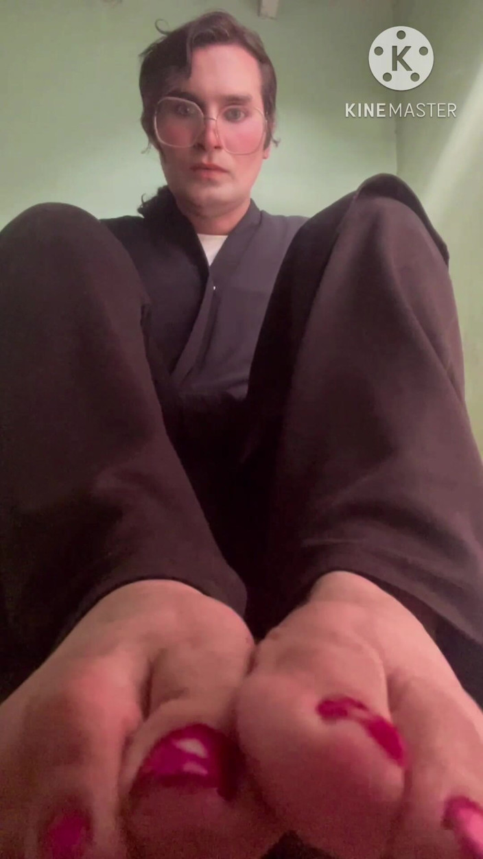 Apple00001: My Pink-foot Job