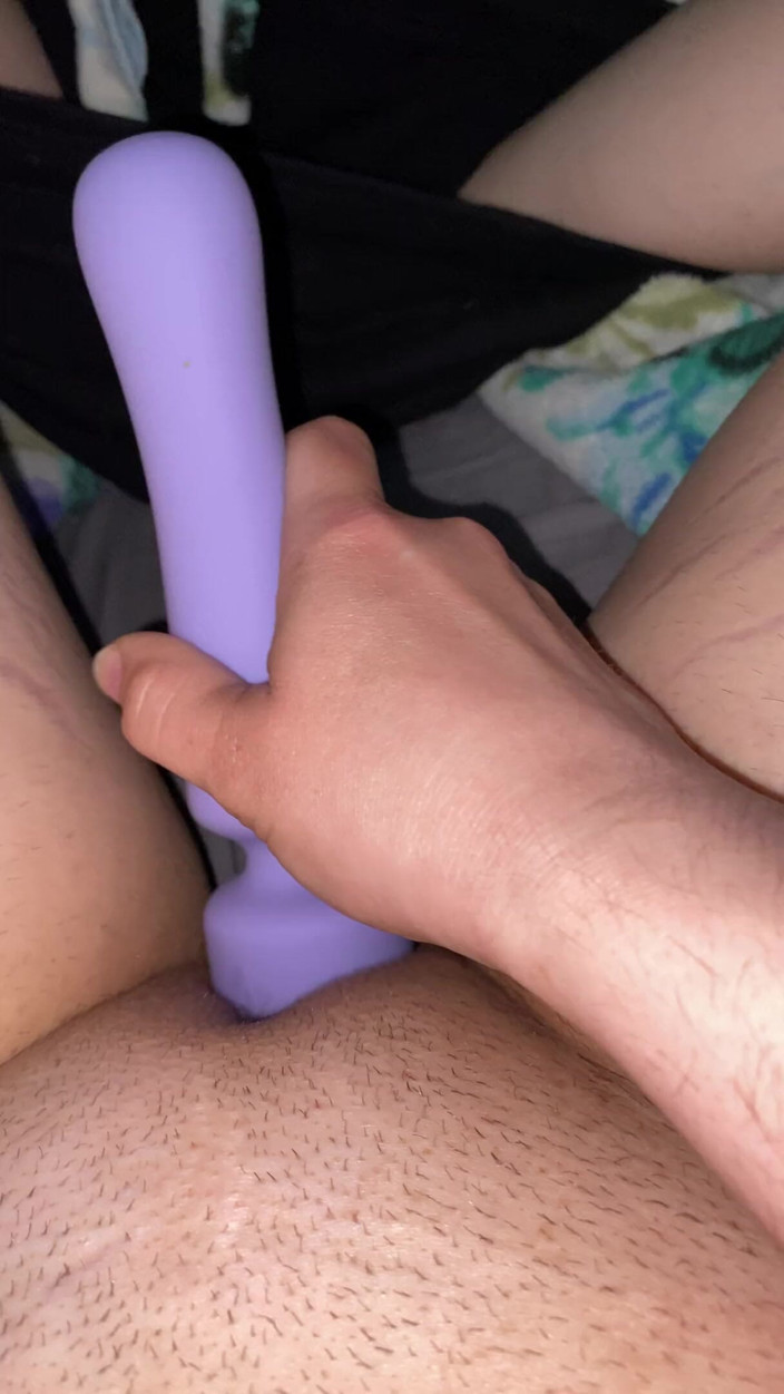 Abby Kiss: 看我尝试我的新玩具达到激烈的高潮