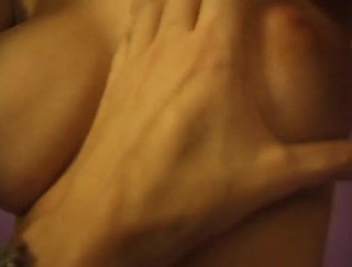 Gazongas: Si cantik rambut pirang dengan toket besar lagi pamer tubuh...