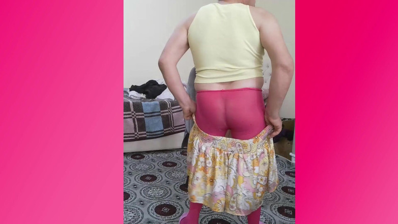 Crossdresser Beyza: Beyza Crossdresser Memakai Skirt Mini Seluar Pendek