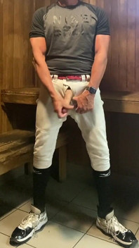Дроча бейсболист Jockdad87 Ремни снова в сауне