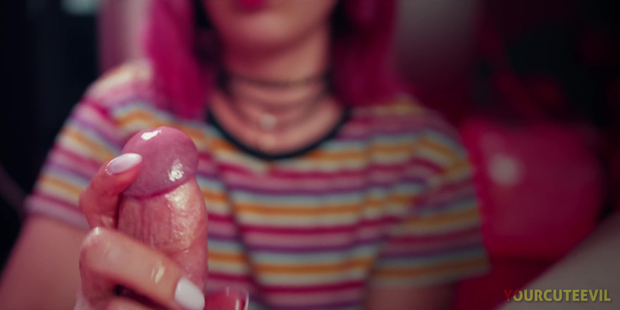 YourCuteEvil: Je le fais jouir en 2 minutes, branlette rapide en POV