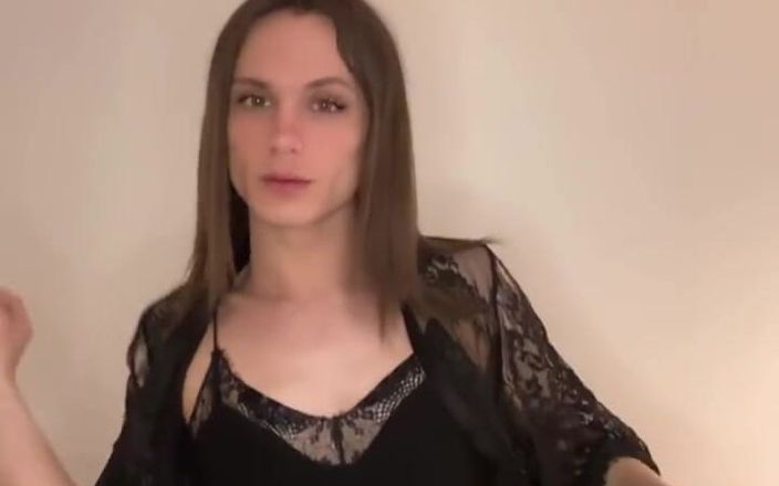 TS Kylie Star: Vad viskar du i mitt öra?